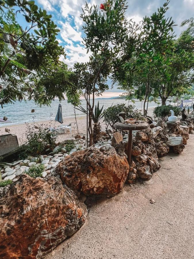 Step To The Sea Apartment Nea Karvali Bagian luar foto
