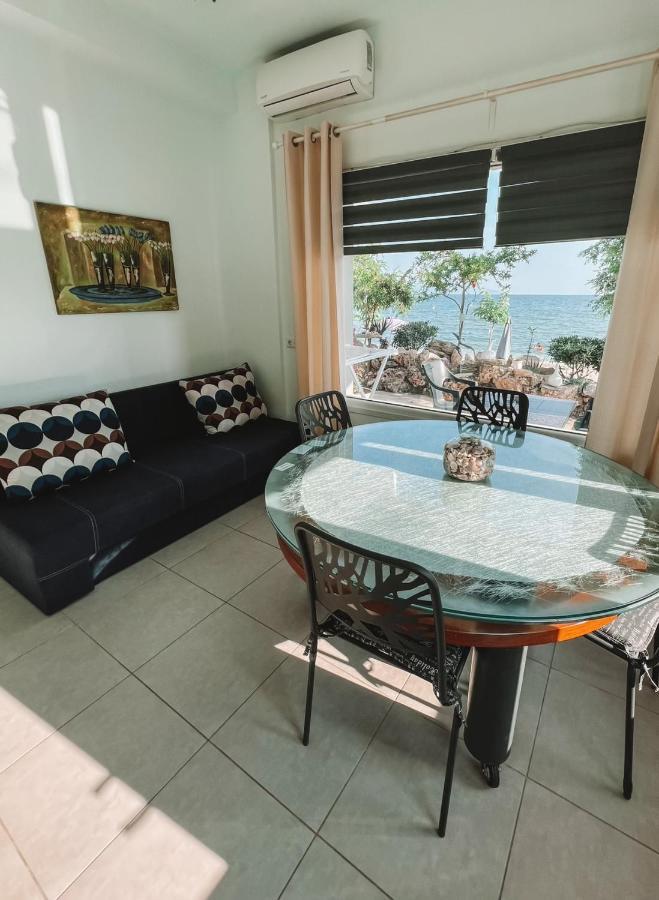 Step To The Sea Apartment Nea Karvali Bagian luar foto
