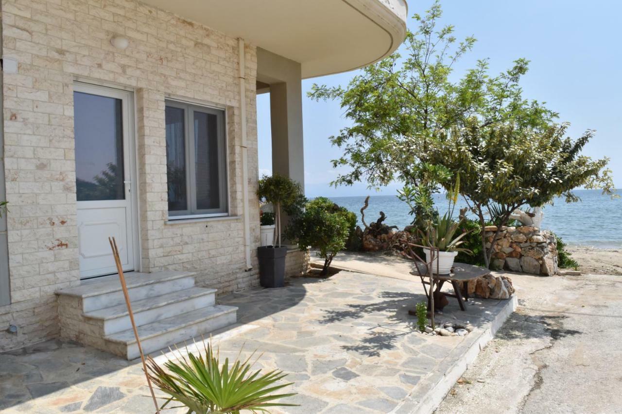 Step To The Sea Apartment Nea Karvali Bagian luar foto